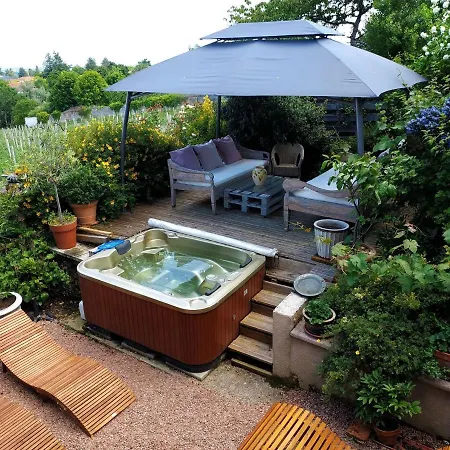 Pretty Holiday In Haon Le Chatel With Jacuzzi * Saint-Haon-le-Châtel